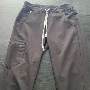 Figs Women’s Zamora Black Jogger Scrubs